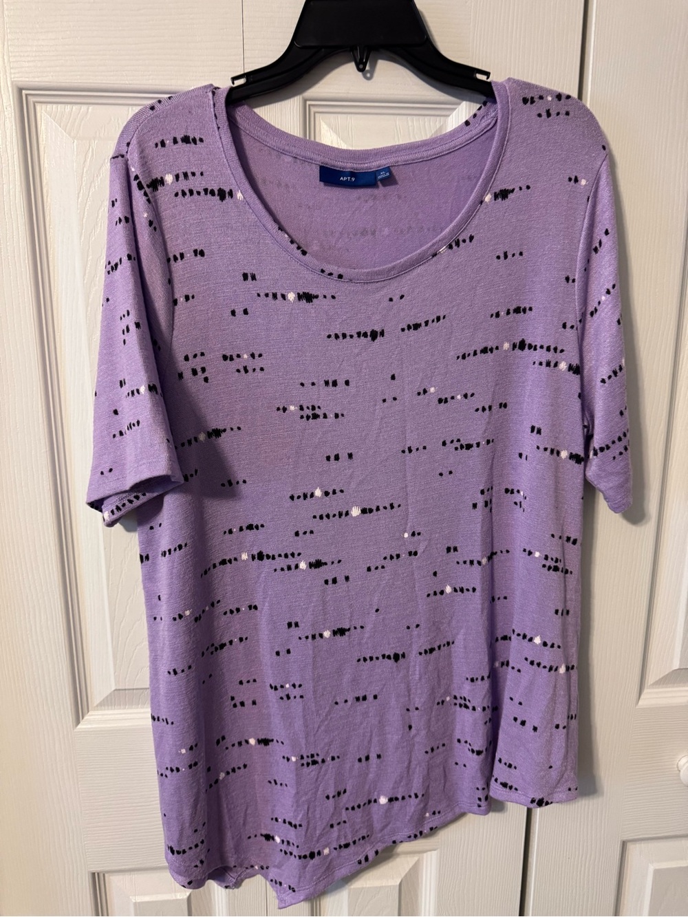 Apt. 9 Lilac Short Sleeve Scoop Neck Tee with Distressed Dot Pattern